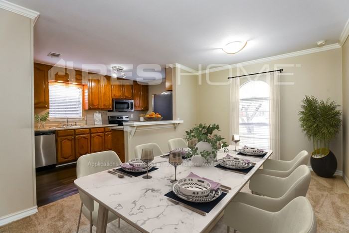 2917 Rolling Hills Dr - Photo 3 of 17