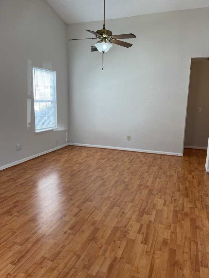 115 Lancashire Rd - Photo 2 of 27