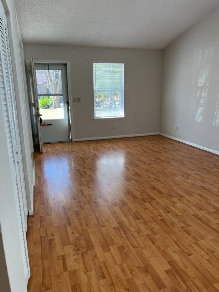 115 Lancashire Rd - Photo 3 of 27