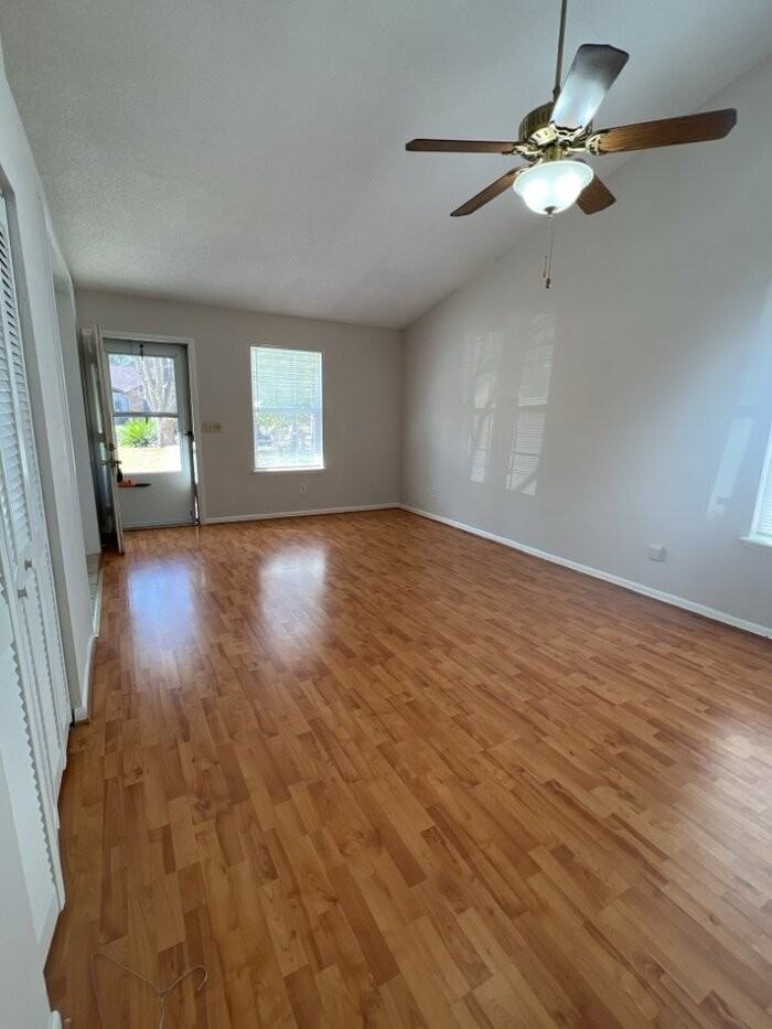 115 Lancashire Rd - Photo 4 of 27