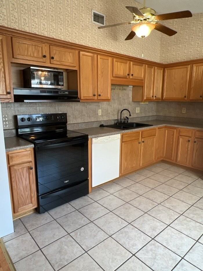 115 Lancashire Rd - Photo 5 of 27