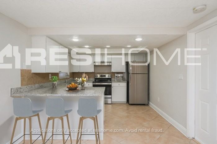 9240 Crabtree Ln - Photo 2 of 15