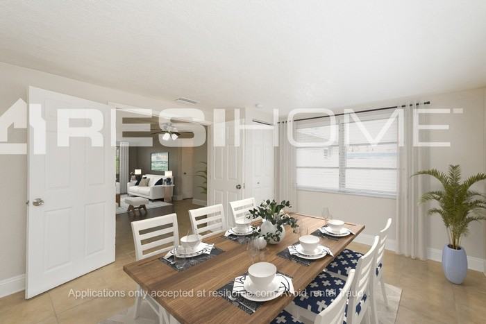 9240 Crabtree Ln - Photo 3 of 15