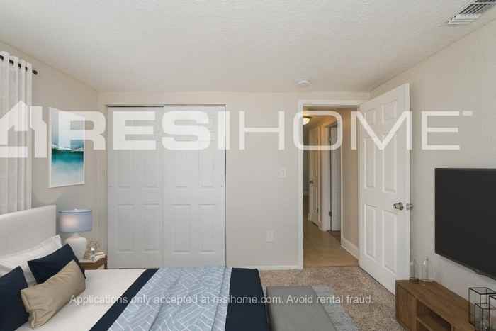 9240 Crabtree Ln - Photo 6 of 15