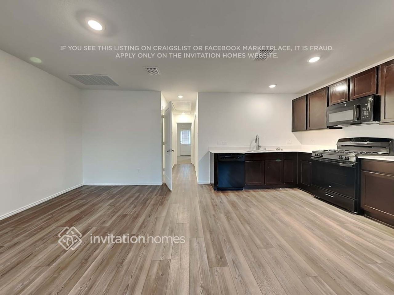3052 Wallace Wells Ct - Photo 4 of 16