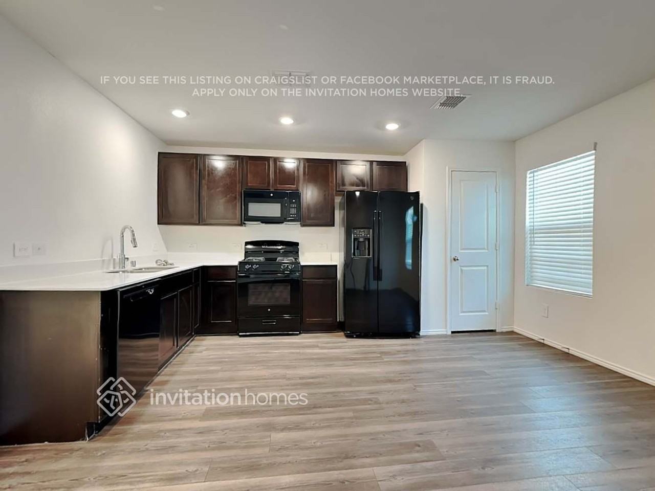 3052 Wallace Wells Ct - Photo 5 of 16