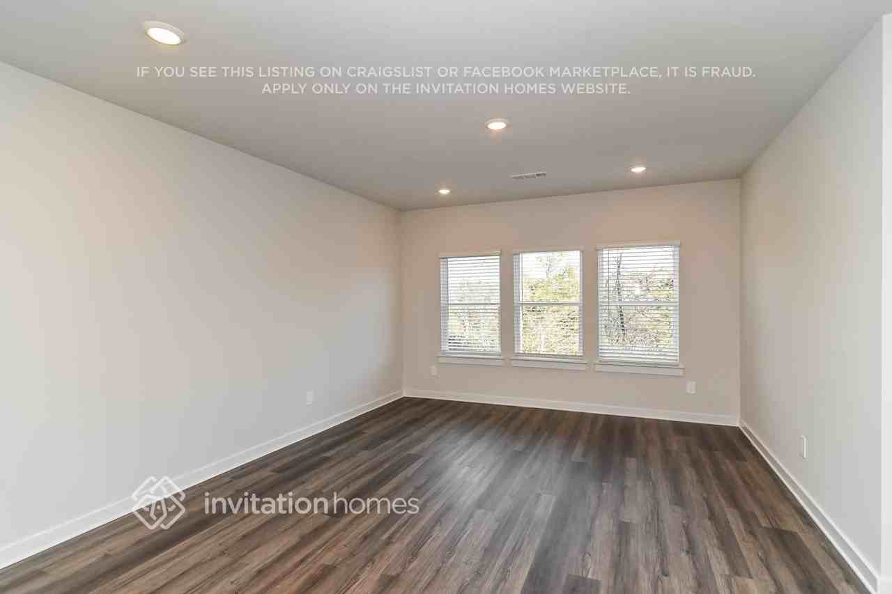 1195 Bluffton Cir - Photo 4 of 18