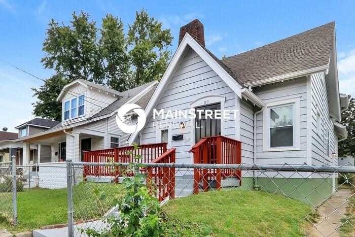 113 S 43rd St - Photo 3 of 19