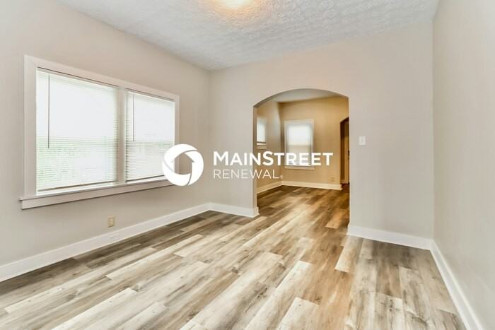 113 S 43rd St - Photo 4 of 19