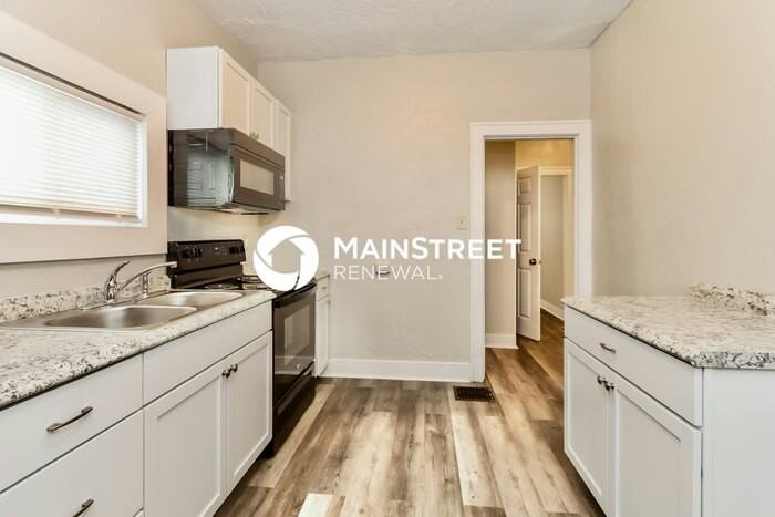 113 S 43rd St - Photo 6 of 19