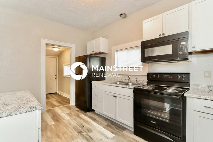 113 S 43rd St - Photo 7 of 19