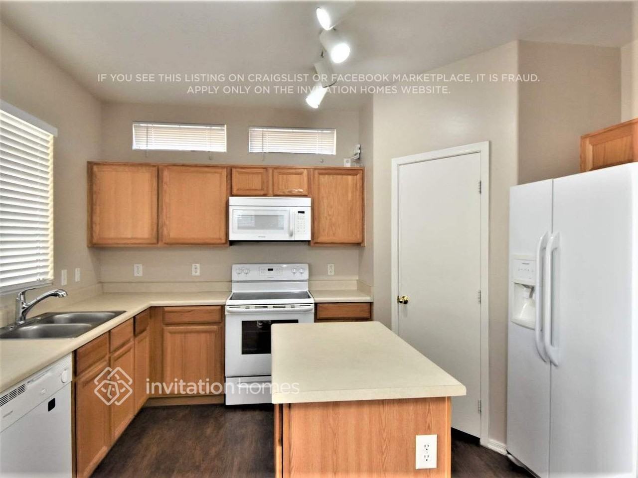 4134 E Baylor Ln - Photo 6 of 18