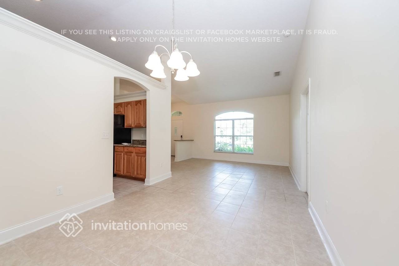 4380 Hartville Ave - Photo 4 of 20