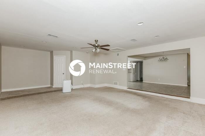 5621 Bonnie Wayne St - Photo 6 of 17