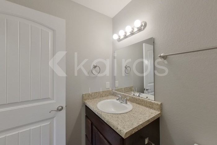 3903 E Thomas St #A - Photo 7 of 15