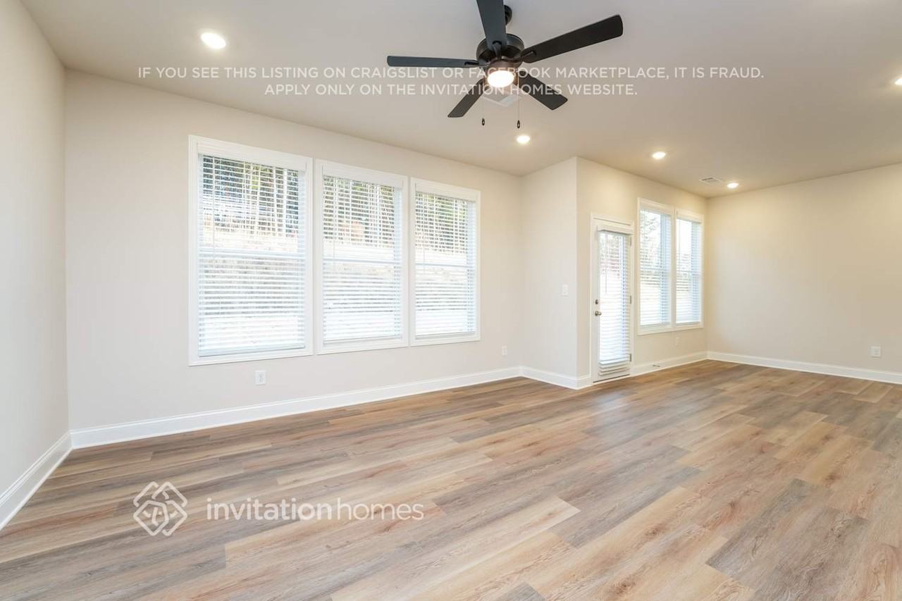 72 Katherine St - Photo 4 of 18