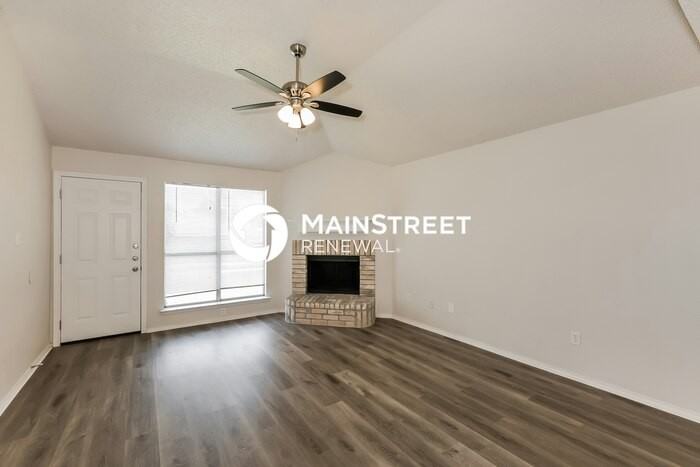 10836 Deauville Cir N - Photo 2 of 16