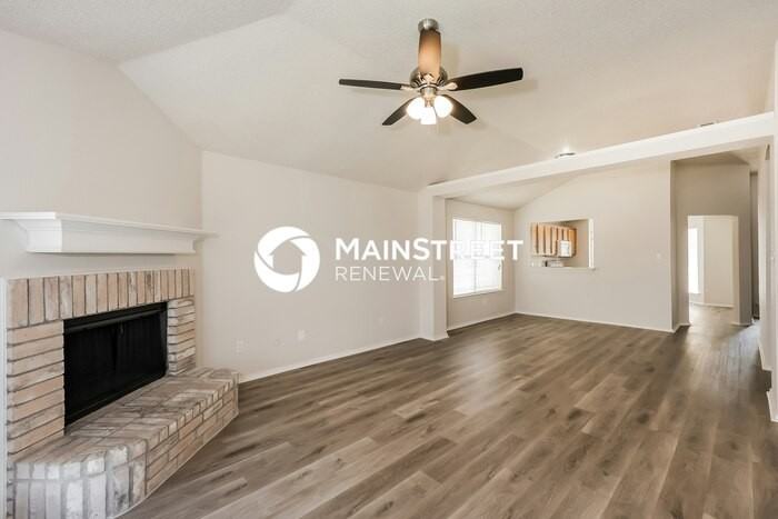 10836 Deauville Cir N - Photo 3 of 16