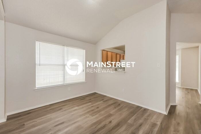 10836 Deauville Cir N - Photo 4 of 16