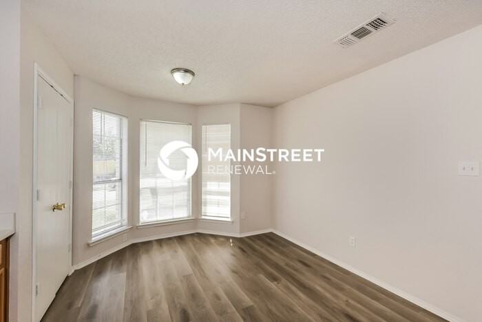 10836 Deauville Cir N - Photo 5 of 16