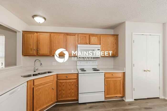 10836 Deauville Cir N - Photo 6 of 16