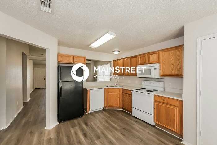 10836 Deauville Cir N - Photo 7 of 16