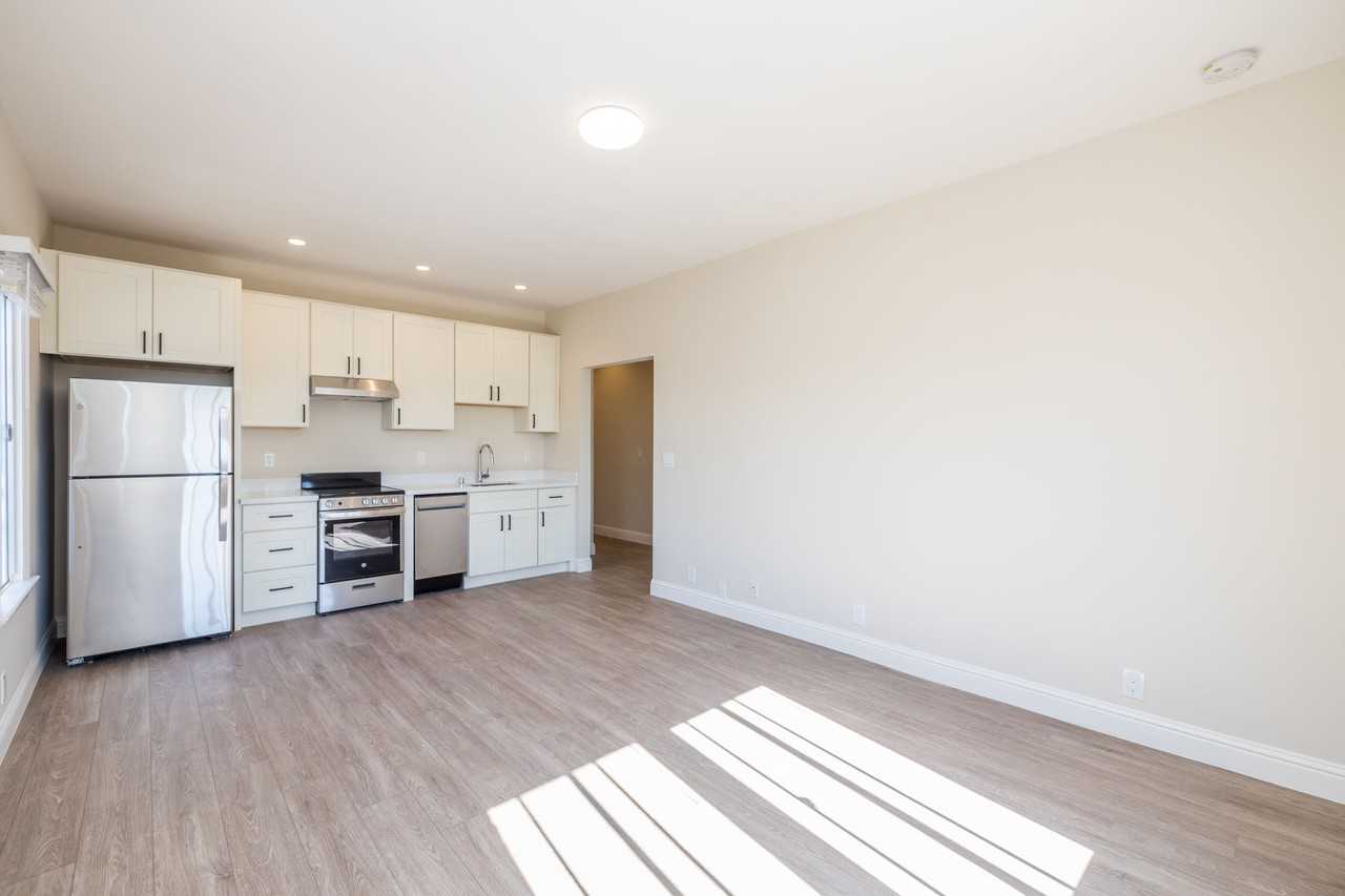 4231 Montgomery - Photo 5 of 15