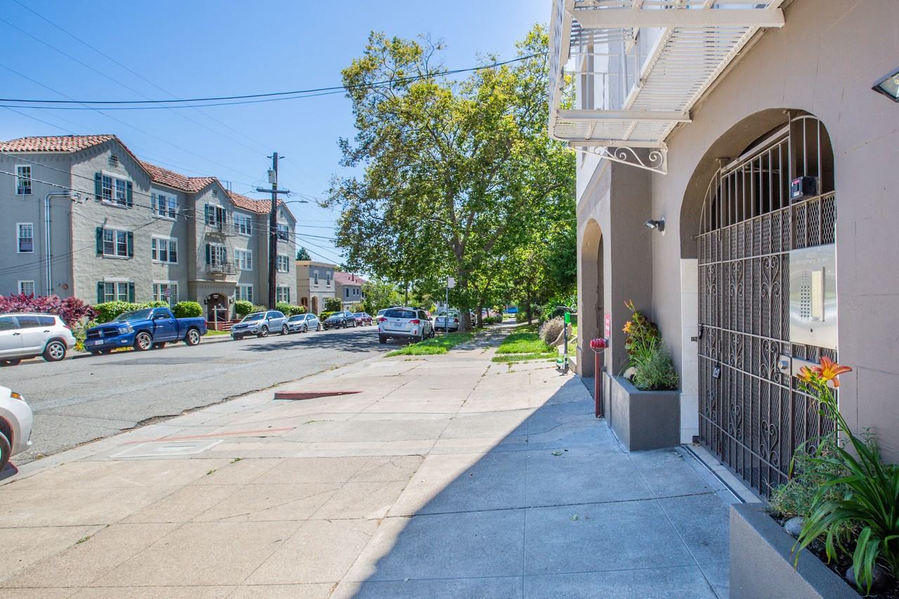 4231 Montgomery - Photo 2 of 4