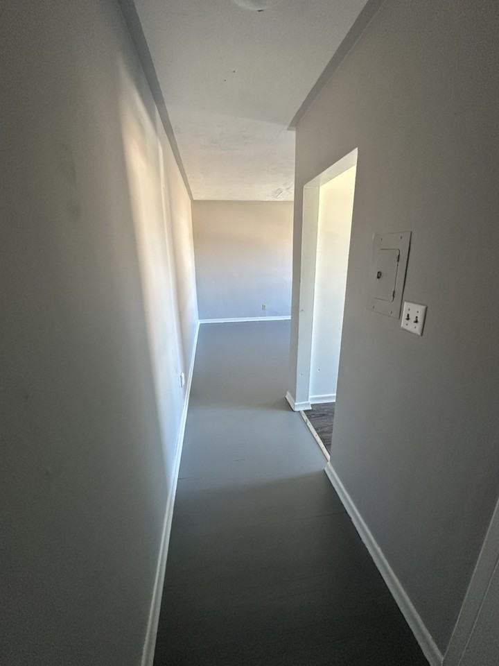 325 Saguenay Ave - Photo 6 of 8