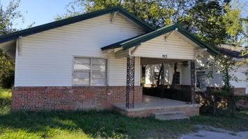 featured image of 913 N Highland St #1