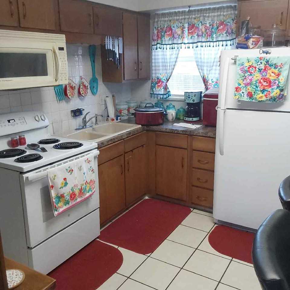 2220 2nd St #1 - Photo 2 of 6