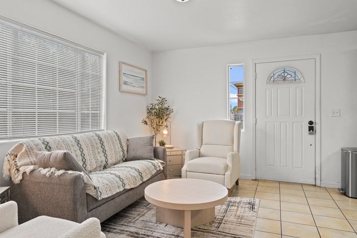 1384 W 37th Pl #1384 - Photo 4 of 50