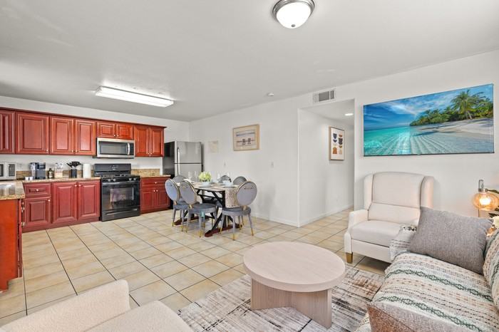 1384 W 37th Pl #1384 - Photo 5 of 50