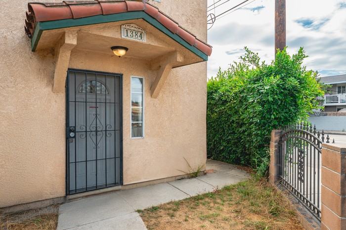 1384 W 37th Pl #1384 - Photo 7 of 50