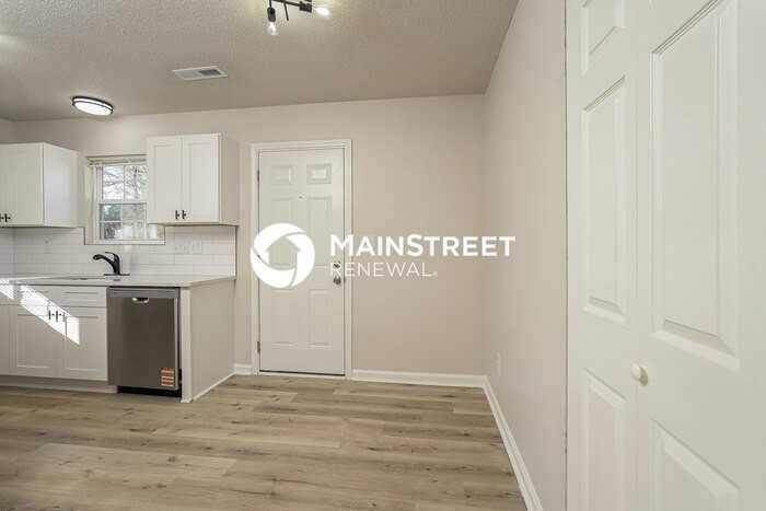 1724 Hertford St - Photo 6 of 18