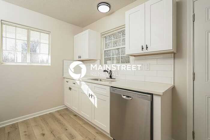 1724 Hertford St - Photo 7 of 18