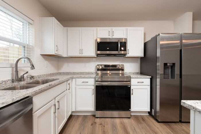 5327 Chamberlayne Rd - Photo 4 of 27