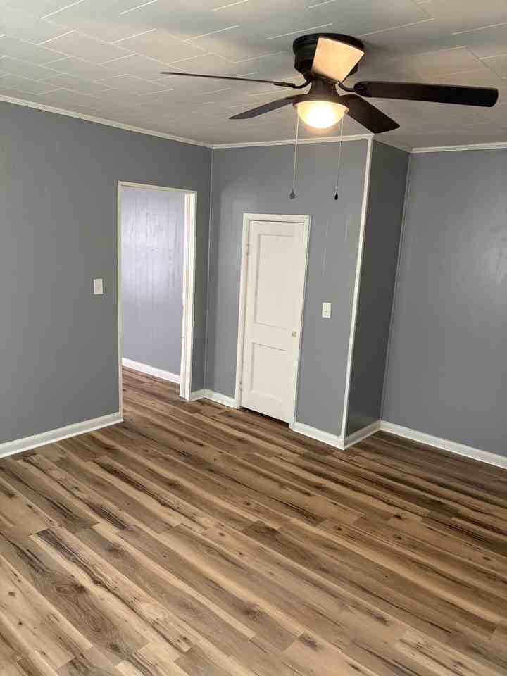 1014 W B St #B - Photo 6 of 8