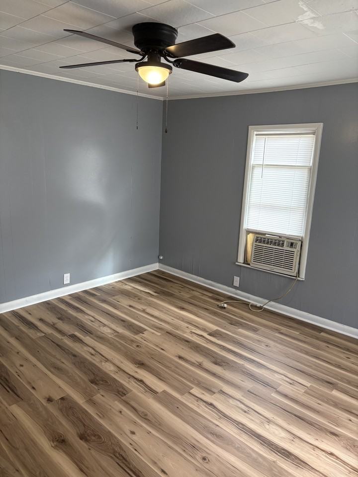 1014 W B St #B - Photo 7 of 8