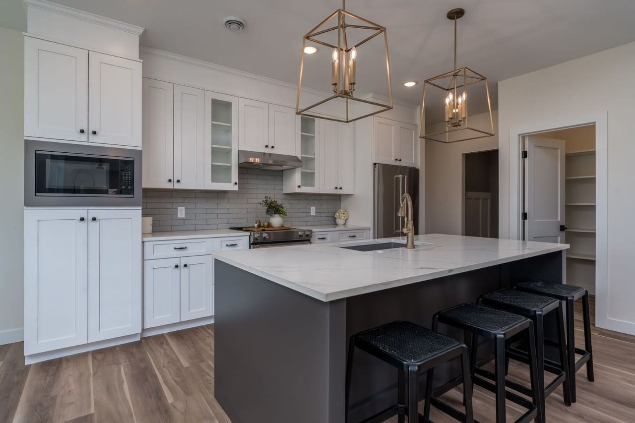 2132 Deerwood Dr #NA - Photo 3 of 14