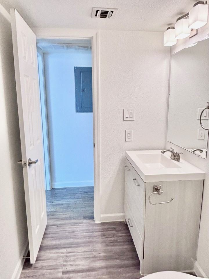 137 E Coronado Rd #20 - Photo 5 of 21