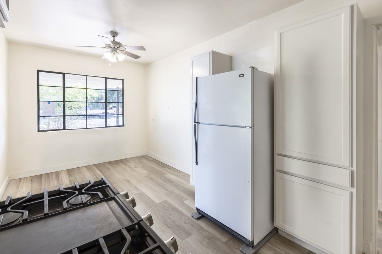 1324 E Hall St #NA - Photo 4 of 19