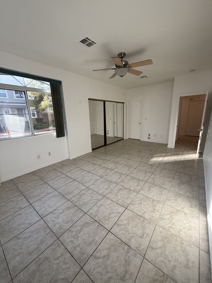 985 Prestwick St - Photo 3 of 28
