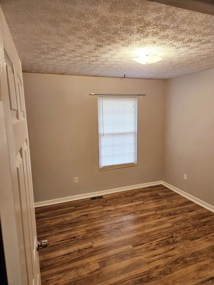 939 Cambridge Dr #NA - Photo 7 of 14