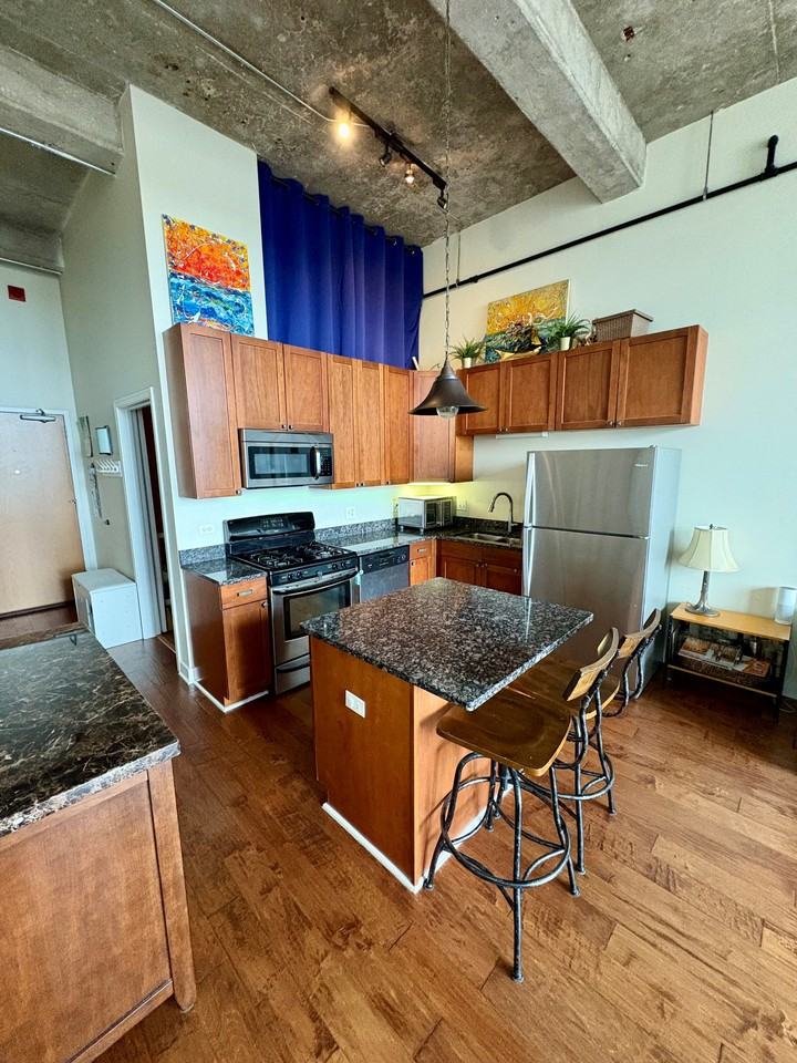 320 E 21st St #709 - Photo 4 of 24