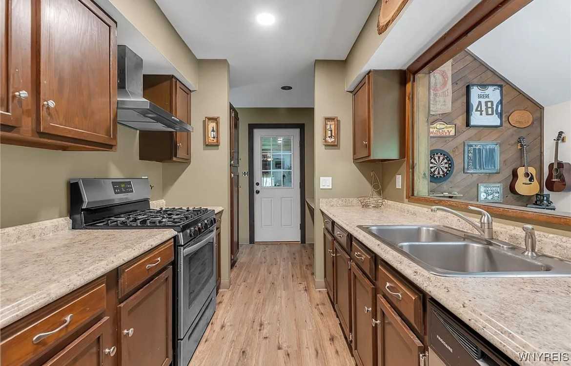 28 Woodstock Rd #NA - Photo 2 of 18