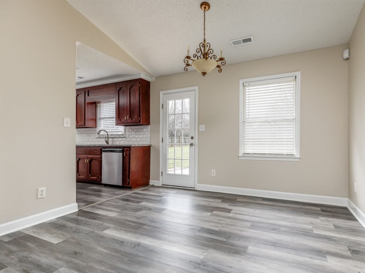 220 Saddle Rock Ct #1 - Photo 4 of 20