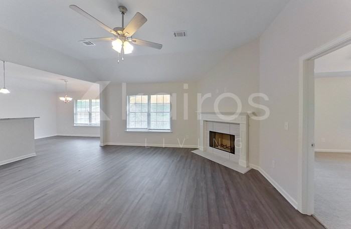 755 Park Ln - Photo 2 of 20