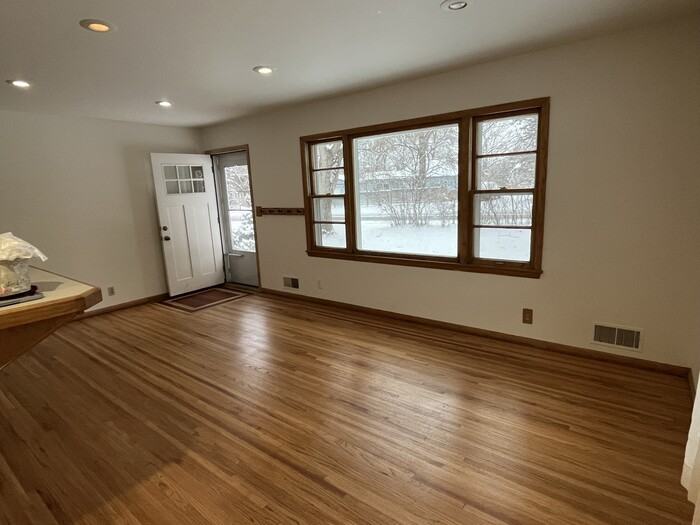 10615 Penn Ave S - Photo 5 of 22