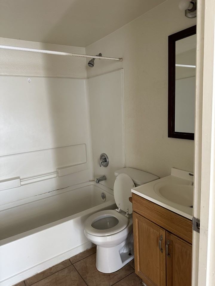 540 S Ocotillo Dr #1 - Photo 2 of 5